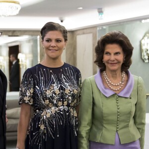 La princesse Victoria, enceinte de cinq mois, prenait part au dîner organisé par le président de Tunisie et sa femme au Grand Hôtel à Stockholm le 5 novembre 2015