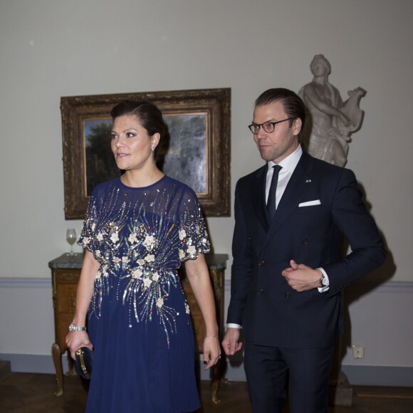 La princesse Victoria, enceinte de cinq mois, prenait part au dîner organisé par le président de Tunisie et sa femme au Grand Hôtel à Stockholm le 5 novembre 2015