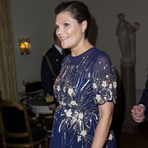 La princesse Victoria, enceinte de cinq mois, prenait part au dîner organisé par le président de Tunisie et sa femme au Grand Hôtel à Stockholm le 5 novembre 2015