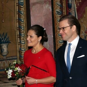 La princesse Victoria de Suède, enceinte, et son mari le prince Daniel prenaient part le 5 novembre 2015 au déjeuner organisé à l'Hôtel de Ville de Stockholm en l'honneur du président tunisien Béji Caïd Essebsi et sa femme Saïda.