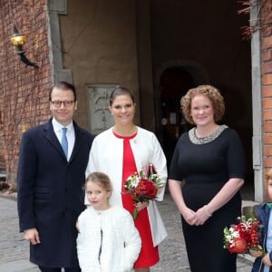 La princesse Victoria de Suède, enceinte, et son mari le prince Daniel prenaient part le 5 novembre 2015 au déjeuner organisé à l'Hôtel de Ville de Stockholm en l'honneur du président tunisien Béji Caïd Essebsi et sa femme Saïda.