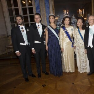 La famille royale de Suède lors du dîner de gala pour la venue du couple présidentiel tunisien, le 4 novembre 2015 au palais à Stockholm.