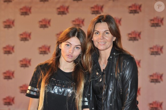 Véronika Loubry et sa fille Thylane Blondeau, sur le tapis rouge de la 17ème cérémonie des NRJ Music Awards 2015 au Palais des Festivals à Cannes, le 7 novembre 2015.