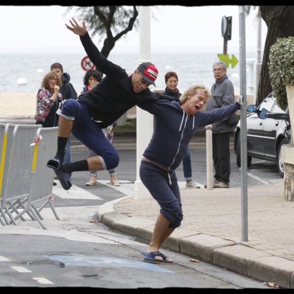 Exclusif - Mister V (Yvick Letexier) et Franck Dubosc sur le tournage du film Camping 3 à Arcachon le 12 octobre 2015. © Alain Guizard / Bestimage