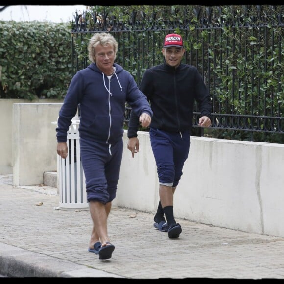 Exclusif - Mister V (Yvick Letexier) et Franck Dubosc sur le tournage du film Camping 3 à Arcachon le 12 octobre 2015. © Alain Guizard / Bestimage