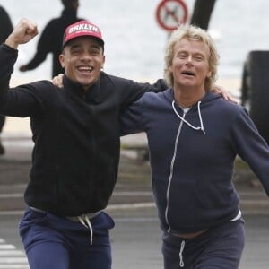 Exclusif - Mister V (Yvick Letexier) et Franck Dubosc sur le tournage du film Camping 3 à Arcachon le 12 octobre 2015. © Alain Guizard / Bestimage