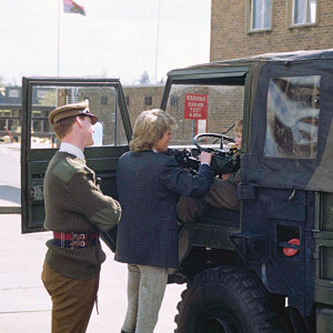 Lady Di et le major James Hewitt, qui ont vécu une histoire d'amour de la fin des années 1980 au début des années 1990, dans une base militaire britannique.