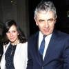 Rowan Atkinson aka Mr. Bean et sa girlfriend Louise Ford, 32 ans, quittent une soirée American Buffalo au National Gallery Cafe à Londres le 27 avril 2015.