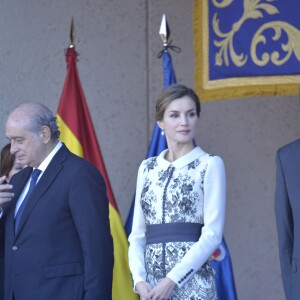 La reine Letizia d'Espagne procédait le 10 novembre 2015 à la remise cérémonielle du drapeau à la Police nationale espagnole, à Avila (centre de l'Espagne).