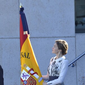 La reine Letizia d'Espagne procédait le 10 novembre 2015 à la remise cérémonielle du drapeau à la Police nationale espagnole, à Avila (centre de l'Espagne).