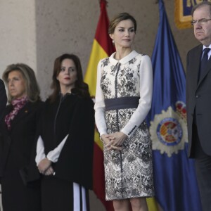 La reine Letizia d'Espagne procédait le 10 novembre 2015 à la remise cérémonielle du drapeau à la Police nationale espagnole, à Avila (centre de l'Espagne).