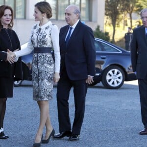 La reine Letizia d'Espagne procédait le 10 novembre 2015 à la remise cérémonielle du drapeau à la Police nationale espagnole, à Avila (centre de l'Espagne).