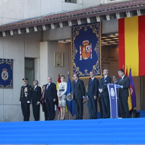 La reine Letizia d'Espagne procédait le 10 novembre 2015 à la remise cérémonielle du drapeau à la Police nationale espagnole, à Avila (centre de l'Espagne).