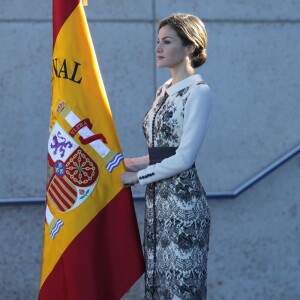 La reine Letizia d'Espagne procédait le 10 novembre 2015 à la remise cérémonielle du drapeau à la Police nationale espagnole, à Avila (centre de l'Espagne).