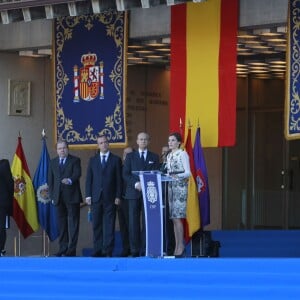 La reine Letizia d'Espagne procédait le 10 novembre 2015 à la remise cérémonielle du drapeau à la Police nationale espagnole, à Avila (centre de l'Espagne).