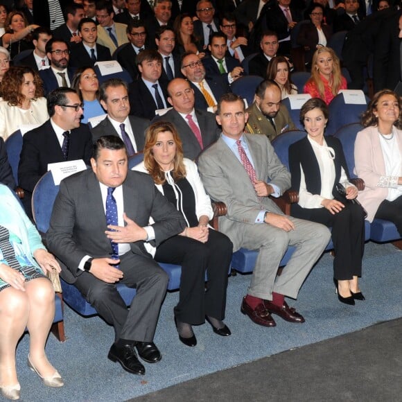 Le roi Felipe VI d'Espagne et la reine Letizia remettaient les prix de l'Innovation et du Design à Malaga le 5 novembre 2015.