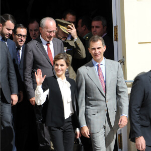 Le roi Felipe VI d'Espagne et la reine Letizia remettaient les prix de l'Innovation et du Design à Malaga le 5 novembre 2015.