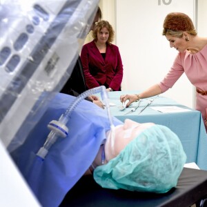 La reine Maxima des Pays-Bas inaugurait le 12 novembre 2015 à Nimègue trois nouveaux blocs opératoires à la pointe de la technologie de l'hôpital universitaire Radboud.