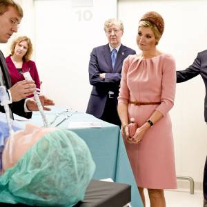 La reine Maxima des Pays-Bas inaugurait le 12 novembre 2015 à Nimègue trois nouveaux blocs opératoires à la pointe de la technologie de l'hôpital universitaire Radboud.