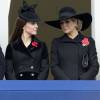La reine Maxima des Pays-Bas prenait part avec la duchesse Catherine de Cambridge et la comtesse Sophie de Wessex aux commémorations du dimanche du souvenir le 8 novembre 2015 à Londres.