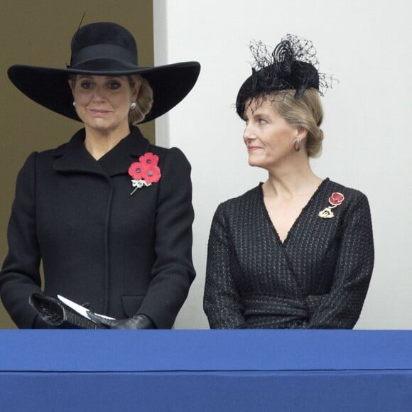 La reine Maxima des Pays-Bas prenait part avec la duchesse Catherine de Cambridge et la comtesse Sophie de Wessex aux commémorations du dimanche du souvenir le 8 novembre 2015 à Londres.