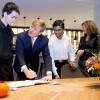 Le roi Willem-Alexander des Pays-Bas lors de l'inauguration d'un nouveau bâtiment ministériel à La Haye le 10 novembre 2015, qui va abriter le ministère de la Santé et des Sports ainsi que le ministère des Affaires sociales et de l'Emploi.