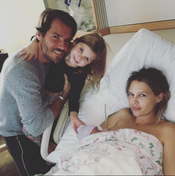 Sara Foster, Tommy Haas et leur fille Valentina autour du bébé du couple né le 11 novembre 2015 - Photo publiée le 12 novembre 2015