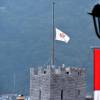 Le Prince Albert II de Monaco a tenu à s'associer au drame qui a touché la France dans la nuit de vendredi 13 novembre, la décision a été prise de resepcter la période de trois jours de deuil instaurés par la France, les drapeaux ont été mis en berne pour la même période sur les édifices officiels.