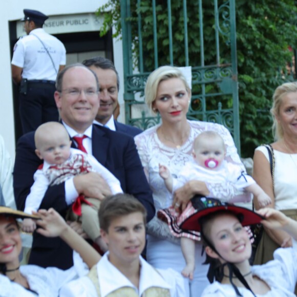 Elisabeth-Anne de Massy, le prince Albert de Monaco, son fils le prince Jacques, la princesse Charlène, sa fille la princesse Gabriella, Georges Marsan (le maire de Monaco) - Le prince Albert de Monaco et la princesse Charlène, accompagnés de leurs enfants le prince Jacques et la princesse Gabriella, habillés en costume traditionnel, au traditionnel pique-nique de la Principauté, qui se tient chaque année au parc de la princesse Antoinette le 28 août 2015 à Monaco.