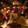 Hommages aux victimes de l'attentat terroriste du café "La Belle Equipe" au 92 rue de Charonne dans le 11ème arrondissement (Au moins 19 morts) à Paris le 15 novembre 2015.