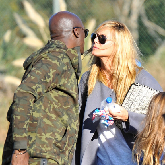 Heidi Klum et Seal se retrouvent en famille pour soutenir leur fils Johan lors d'un match de football à Brentwood. Lou, Leni et Henri sont de la partie! Le 14 novembre 2015