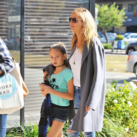 Heidi Klum et Seal se retrouvent en famille pour soutenir leur fils Johan lors d'un match de football à Brentwood. Lou, Leni et Henri sont de la partie! Le 14 novembre 2015