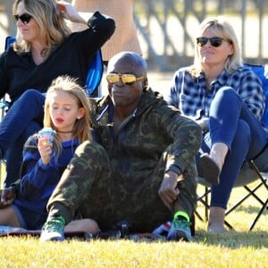 Heidi Klum et Seal se retrouvent en famille pour soutenir leur fils Johan lors d'un match de football à Brentwood. Lou, Leni et Henri sont de la partie! Le 14 novembre 2015