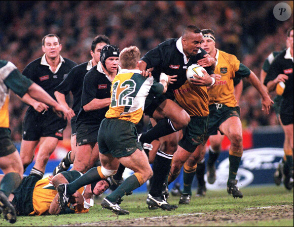 Jonah Lomu lors du match Australie - Nouvelle-Zélande lors de la Bledisloe Cup à Melbourne le 13 juillet 1998