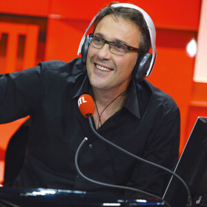 Julien Courbet, sur l'antenne de RTL chaque jour dans Ça peut vous arriver.