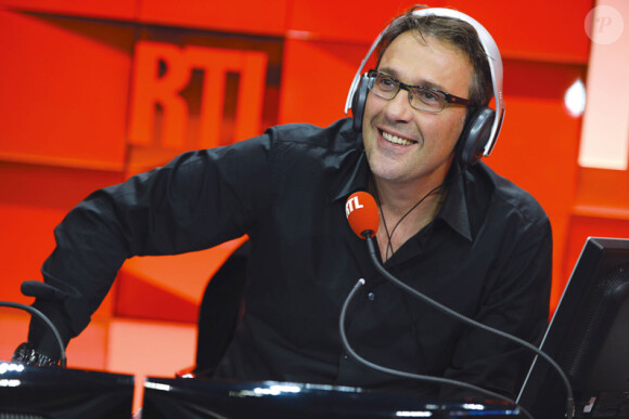 Julien Courbet, sur l'antenne de RTL chaque jour dans Ça peut vous arriver.