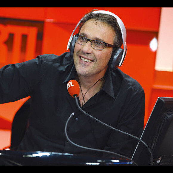 Julien Courbet, sur l'antenne de RTL chaque jour dans Ça peut vous arriver.