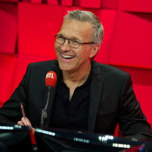 Laurent Ruquier, sur l'antenne de RTL chaque jour dans Les Grosses Têtes.