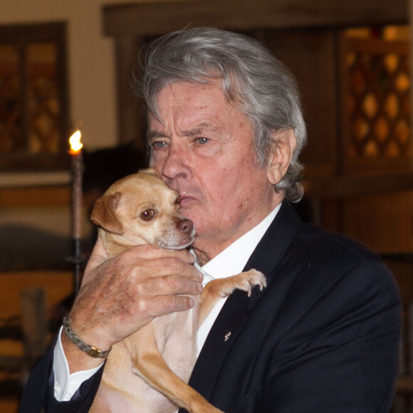 Alain Delon - Inauguration du marché de Noël à Salzbourg en Autriche le 11 novembre 2014.