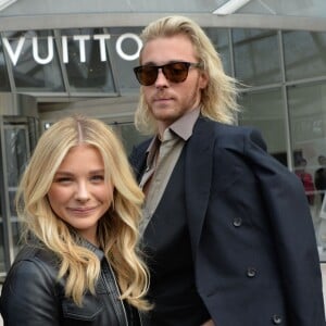 Chloe Grace Moretz et son frère Trevor Duke Moretz à la sortie du défilé de mode "Louis Vuitton", collection prêt-à-porter automne-hiver 2015/2016, à Paris le 11 mars 2015