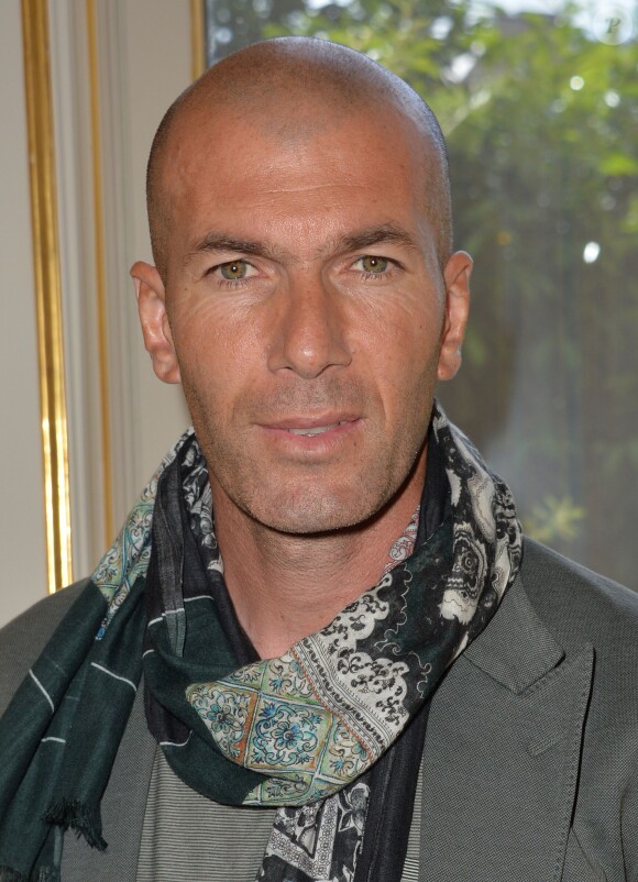 Zinédine Zidane - Conférence de presse pour le lancement du livre "Le dessein d'ELA" chez Artemis à Paris, le 3 juin 2015.