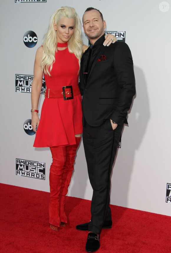 Jenny McCarthy et son mari Donnie Wahlberg - La 43ème cérémonie annuelle des "American Music Awards" à Los Angeles, le 22 novembre 2015.