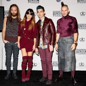 Joe Jonas, DNCE - La 43ème cérémonie annuelle des "American Music Awards" à Los Angeles, le 22 novembre 2015.