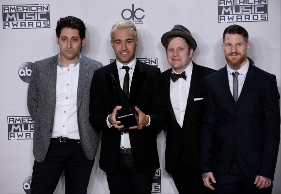 Joe Trohman, Pete Wentz, Patrick Stump et  Andy Hurley des Fall Out Boy - La 43ème cérémonie annuelle des "American Music Awards" à Los Angeles, le 22 novembre 2015.