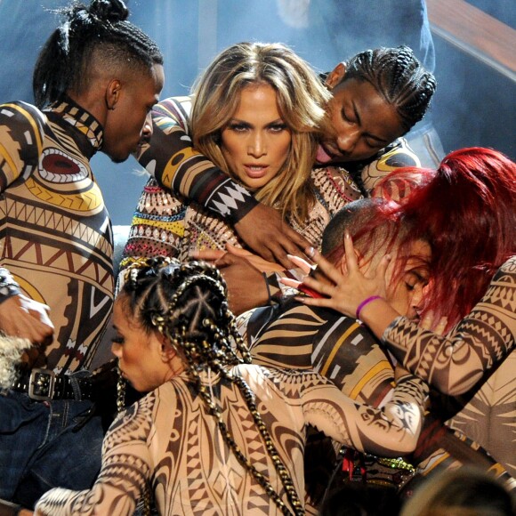 Jennifer Lopez - La 43ème cérémonie annuelle des "American Music Awards" à Los Angeles, le 22 novembre 2015.