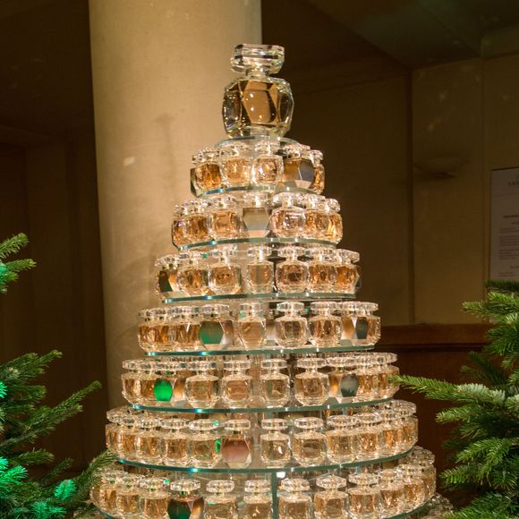 Sapin Elie Saab - 20ème édition des sapins de noël des créateurs au théatre des Champs-Elysées à Paris le 20 novembre 2015.