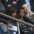 Michaël Cohen, son fils Sirafel et sa compagne Malika Ménard dans les tribunes du Parc des Princes lors de la rencontre entre le Paris Saint-Germain et Toulouse, le 7 novembre 2015 à Paris