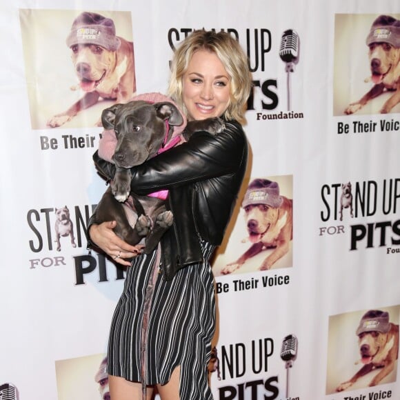 Kaley Cuoco - People à l'événement "Stand Up for Pits Comedy Club" à West Hollywood le 8 novembre 2015.