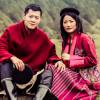 Le roi Jigme Khesar du Bhoutan et la reine Jetsun Pema (image de leur calendrier 2015), mariés depuis 2011, ont annoncé en novembre 2015 attendre leur premier enfant, un garçon.