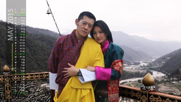 Le roi Jigme Khesar du Bhoutan et la reine Jetsun Pema (image de leur calendrier 2015), mariés depuis 2011, ont annoncé en novembre 2015 attendre leur premier enfant, un garçon.
